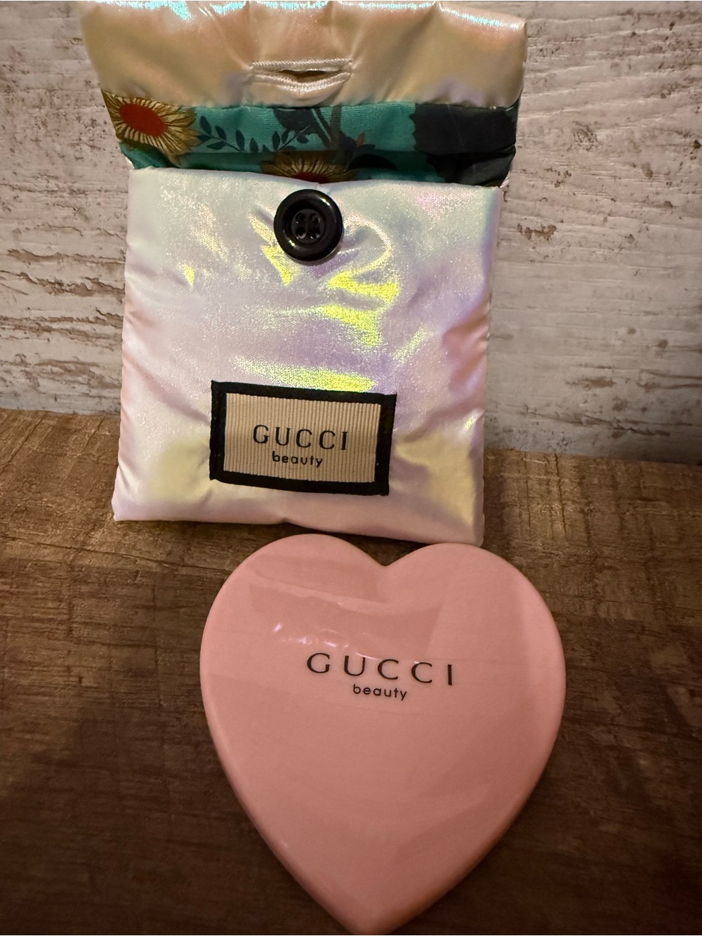 Authentic GUCCI beauty Mirror heart shaped pink color - Picture 2 of 3